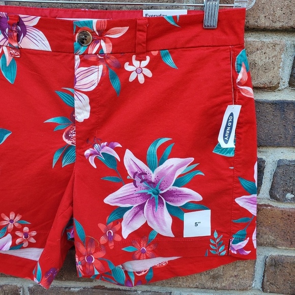 Old Navy Red Floral Shorts size 8 - Picture 4 of 7